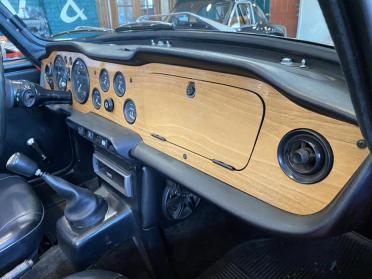 1971 Triumph TR6 interior ©The Classic Car Gallery, Bridgeport, CT, USA