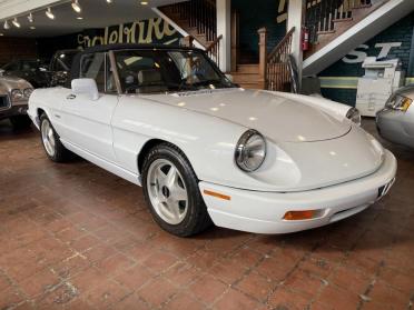 1991 Alfa Romeo Spider for sale ©The Classic Car Gallery, Bridgeport, CT, USA