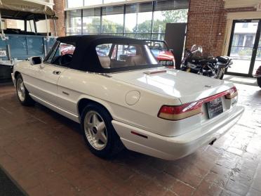 1991 Alfa Romeo convertible top ©The Classic Car Gallery, Bridgeport, CT, USA