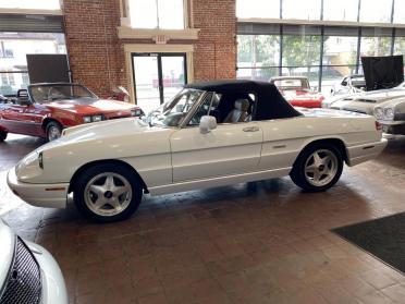 1991 Alfa Romeo convertible top up ©The Classic Car Gallery, Bridgeport, CT, USA