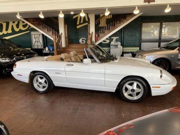 1991 Alfa Romeo Spider quadrifoglio for sale ©The Classic Car Gallery, Bridgeport, CT, USA