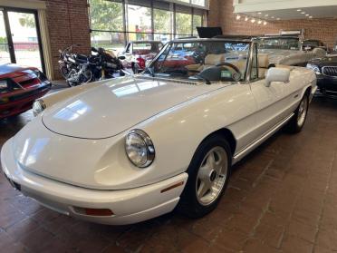 1991 convertible Alfa Romeo Spider for sale ©The Classic Car Gallery, Bridgeport, CT, USA