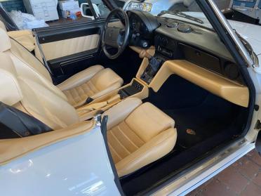 1991 Alfa Romeo interior ©The Classic Car Gallery, Bridgeport, CT, USA