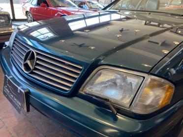 Convertible 1998 Mercedes-Benz SL500 For Sale ©The Classic Car Gallery, Bridgeport, CT, USA